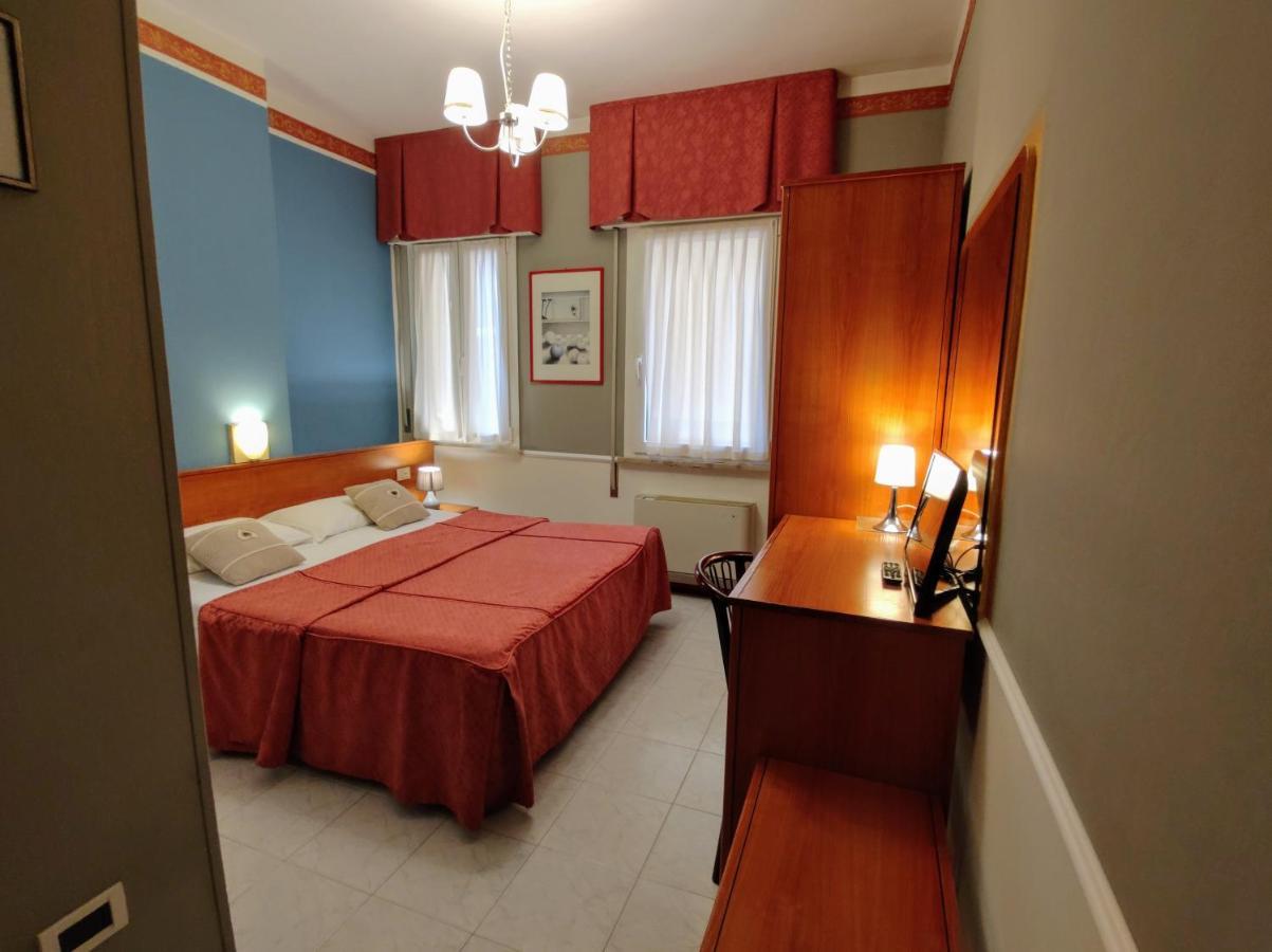 Small Double or Twin Room,1084924126:JPEG