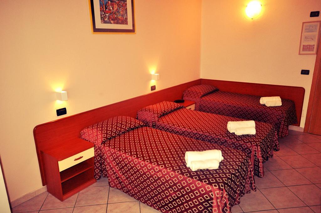 Triple Room with Balcony and Lateral Sea View,645755640:JPEG
