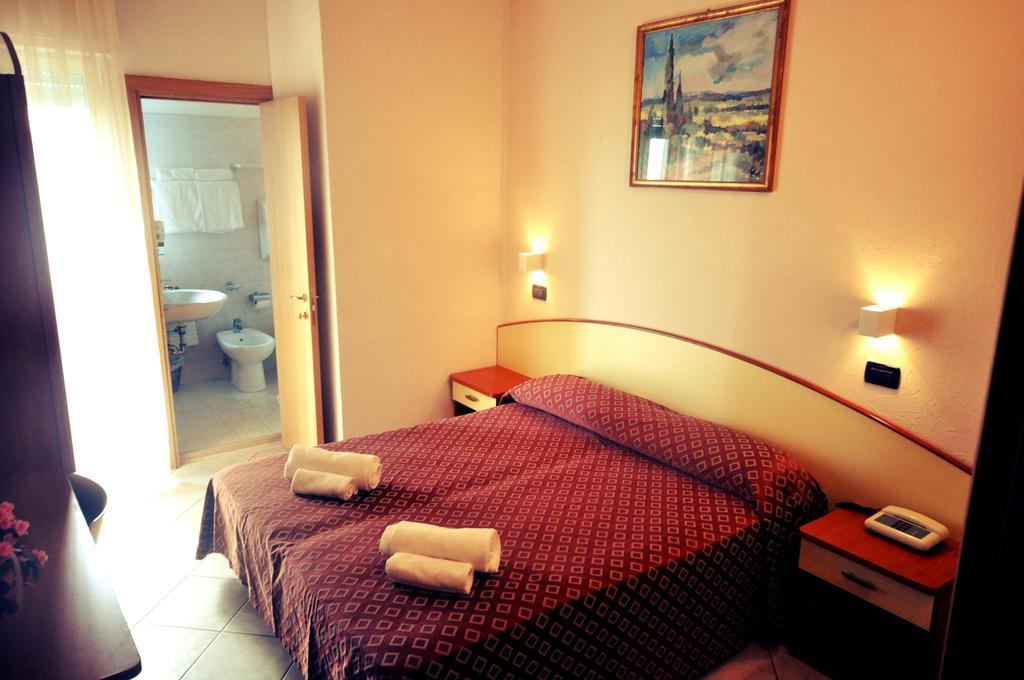 Double or Twin Room with Balcony and Partial Sea View