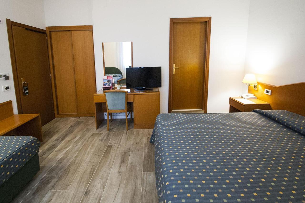 Triple Room,945722092:JPEG