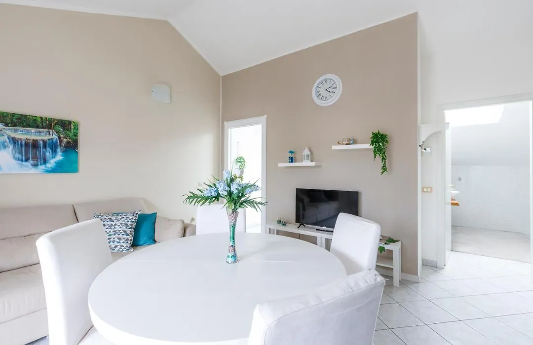 Elly's Home Parcheggio Privato-1