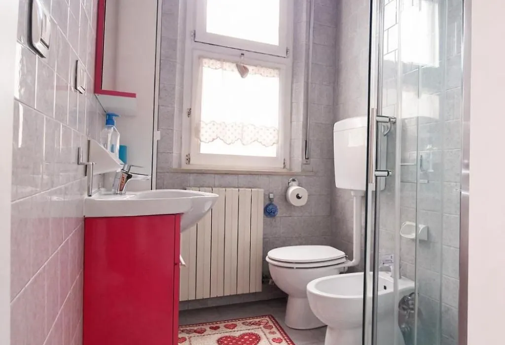 Accogliente Casa Indipendente con Wi-Fi Gratuito, a Due Passi dal Centro e dalle Attrazioni-1