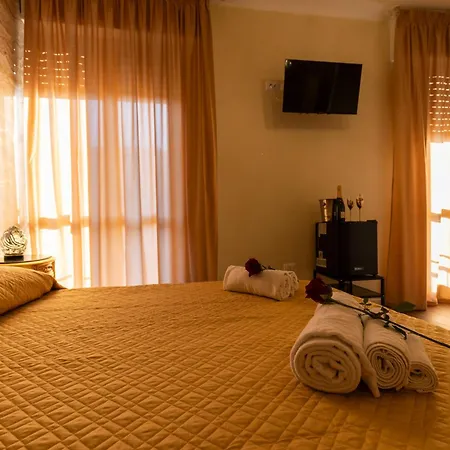 Amy Rooms-2
