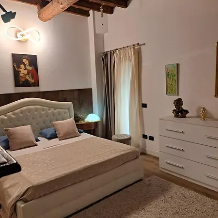 Centro storico, Centralissimo LUXURY SMERALDO SUITE Doccia Idromassaggio ,paniere gratuito con piccola colazione-3