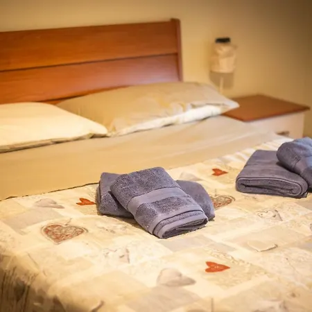 Cinematic Modern Flat, 100 Mt Da Ospedale-3